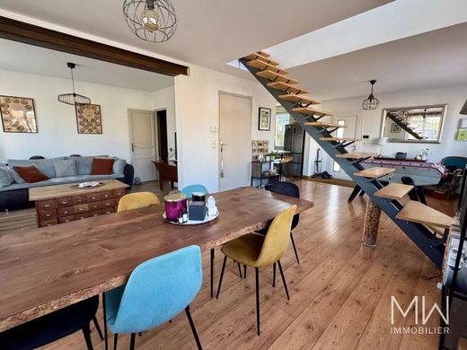 Luxury home in Mérignac, Gironde