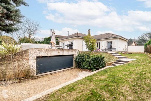 Luxus-Haus in Chasselay, Rhône