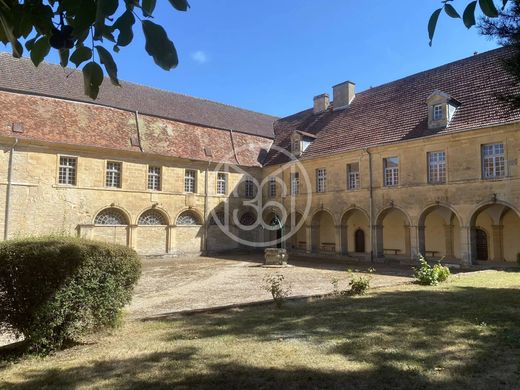 城堡  Combeaufontaine, Haute-Saône