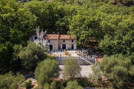 Luxus-Haus in Spéracèdes, Alpes-Maritimes