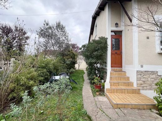 Luxus-Haus in Joinville-le-Pont, Val-de-Marne