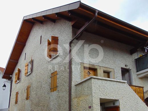 Lyaud, Haute-Savoieの高級住宅