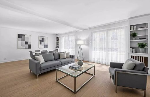 Apartment in Neuilly-sur-Seine, Hauts-de-Seine