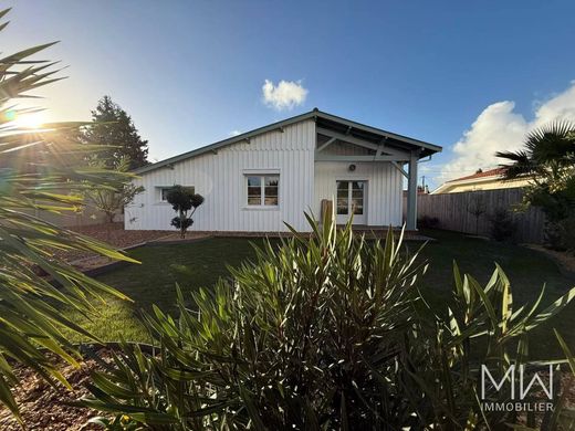 豪宅  Arès, Gironde