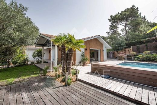 Luxury home in Pyla sur Mer, Gironde