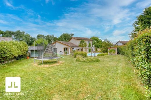 Элитный дом, Saint-Georges-de-Reneins, Rhône