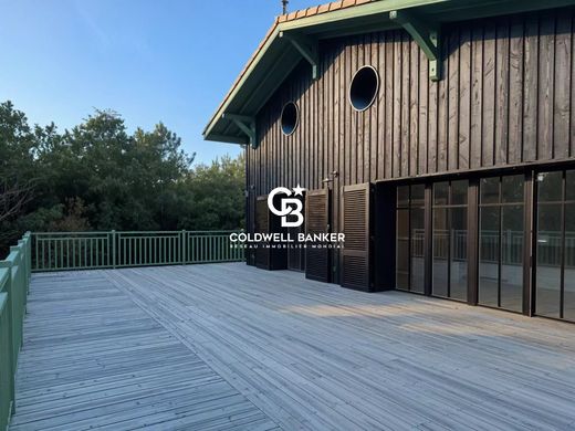 Apartment / Etagenwohnung in Lège-Cap-Ferret, Gironde
