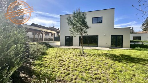 Maison de luxe à Champagne-au-Mont-d'Or, Rhône