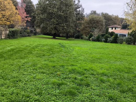 Terrain à Charbonnières-les-Bains, Rhône