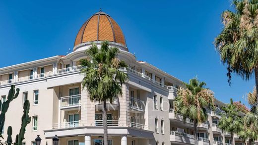 Apartment / Etagenwohnung in Beaulieu-sur-Mer, Alpes-Maritimes