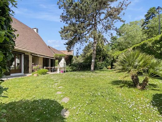 Casa di lusso a Orgeval, Yvelines