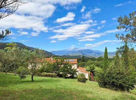 Ceret, Pyrénées-Orientalesのカントリー風またはファームハウス