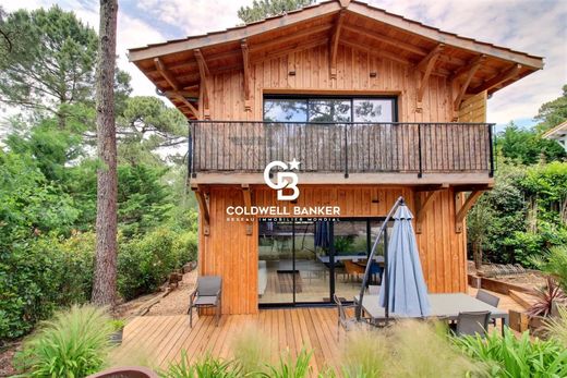 Luxury home in Pyla sur Mer, Gironde