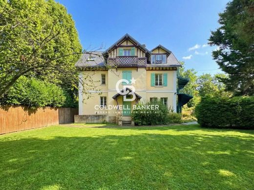 Luxury home in Rueil-Malmaison, Hauts-de-Seine