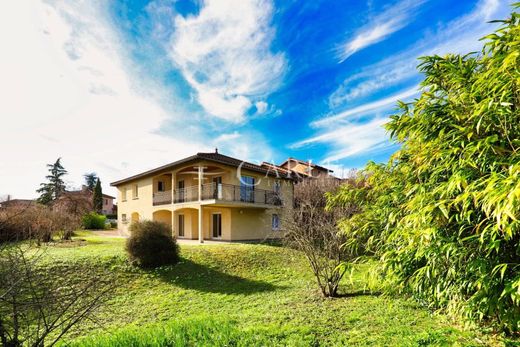 Вилла, Genas, Rhône