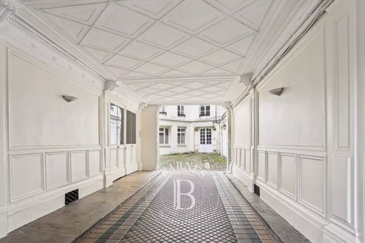 Apartment / Etagenwohnung in Versailles, Yvelines
