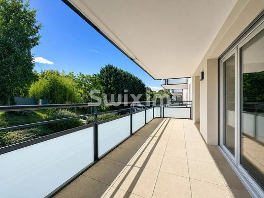 Apartment / Etagenwohnung in Ferney-Voltaire, Ain