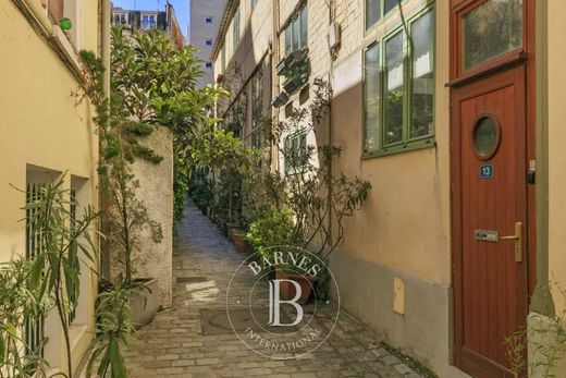 Apartment in Montmartre, Abbesses, Grandes-Carrières, Paris