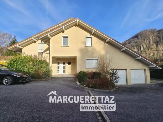 Luxe woning in La Tour, Haute-Savoie