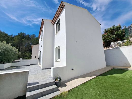 Casa di lusso a Rousset, Bocche del Rodano