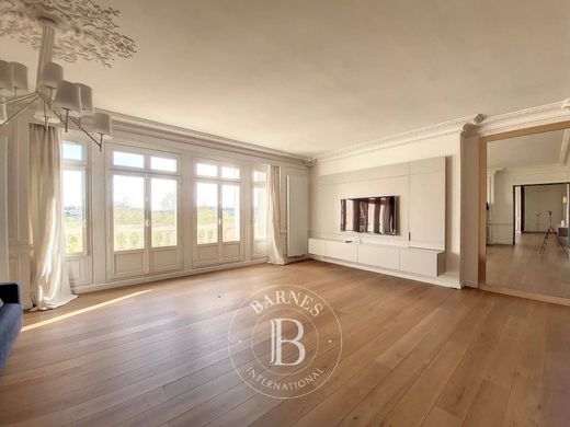 Apartment in Tour Eiffel, Invalides – Ecole Militaire, Saint-Thomas d’Aquin, Paris