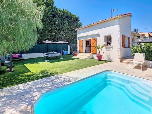 Casa de luxo - Saint-Laurent-du-Var, Alpes Marítimos