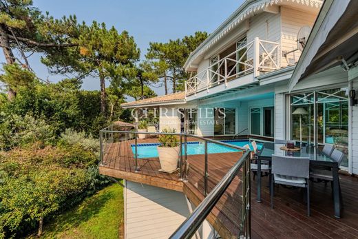 Luxury home in Pyla sur Mer, Gironde