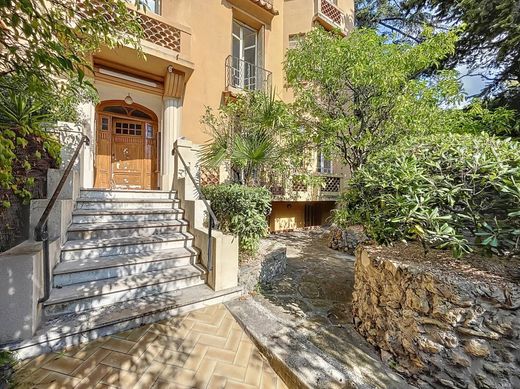 Apartment / Etagenwohnung in Cannes, Alpes-Maritimes