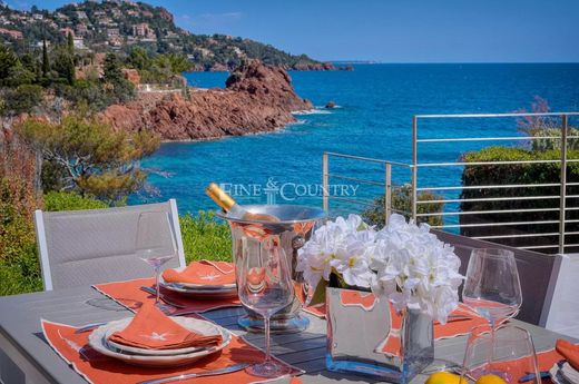 Casa di lusso a Théoule-sur-Mer, Alpi Marittime