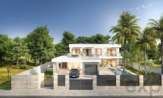 Detached House in Luz, Lagos