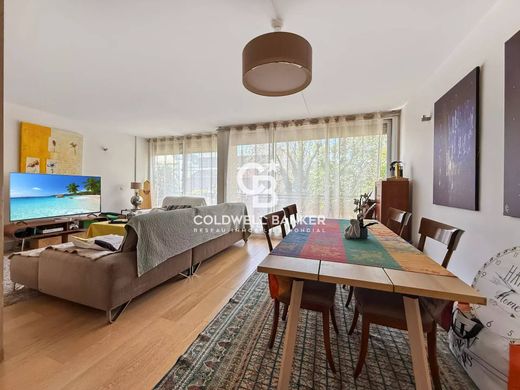 ﺷﻘﺔ ﻓﻲ Suresnes, Hauts-de-Seine