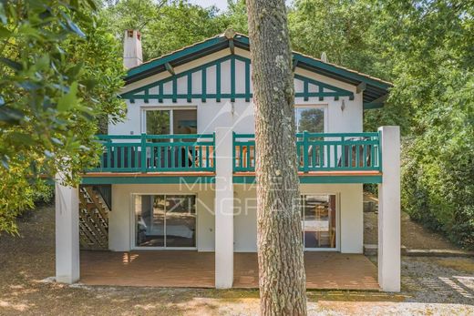 Luxury home in Pyla sur Mer, Gironde