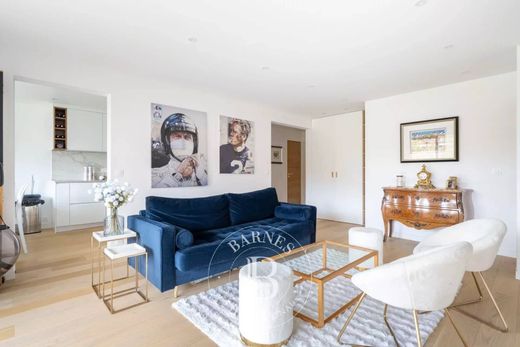 Apartment / Etagenwohnung in Le Chesnay, Yvelines