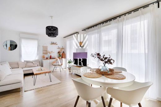 Apartment / Etagenwohnung in Saint-Ouen, Seine-Saint-Denis