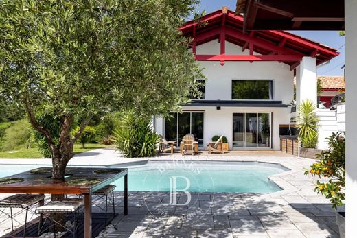 Luxe woning in Cambo-les-Bains, Pyrénées-Atlantiques