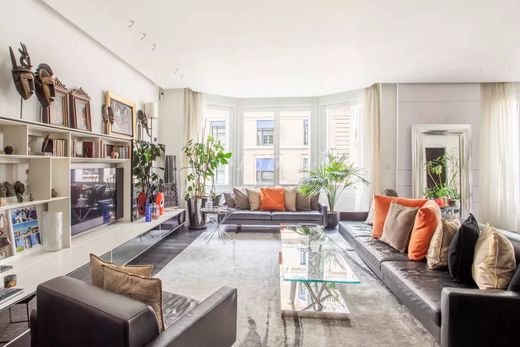 ﺷﻘﺔ ﻓﻲ Tour Eiffel, Invalides – Ecole Militaire, Saint-Thomas d’Aquin, Paris