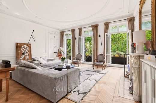 Apartment in Tour Eiffel, Invalides – Ecole Militaire, Saint-Thomas d’Aquin, Paris