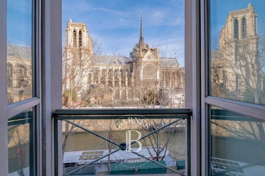 Apartment in Saint-Germain, Odéon, Monnaie, Paris