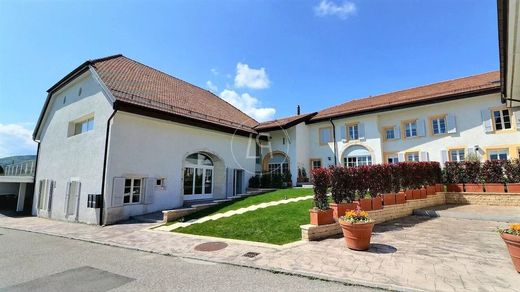 Apartment in Mont-sur-Rolle, Nyon District