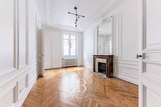 Appartement à Champs-Elysées, Madeleine, Triangle d’or, Paris