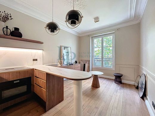 Appartamento a Champs-Elysées, Madeleine, Triangle d’or, Parigi