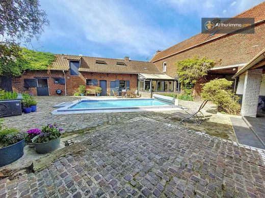 ‏בתים כפריים או חוות ב  Camphin-en-Carembault, North