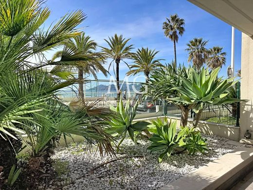 Apartment / Etagenwohnung in Cannes, Alpes-Maritimes