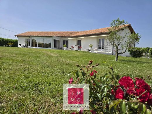 Luxe woning in Lannemezan, Hautes-Pyrénées