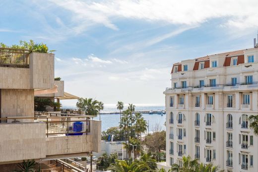 Apartment / Etagenwohnung in Cannes, Alpes-Maritimes