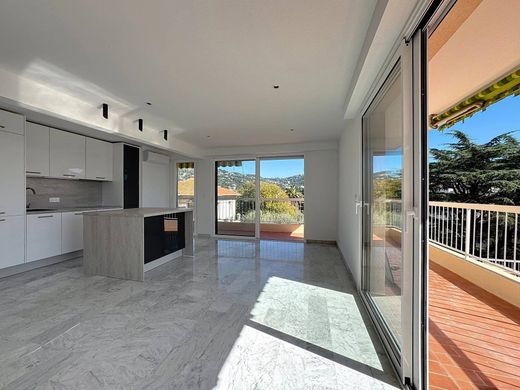 Apartment / Etagenwohnung in Cannes, Alpes-Maritimes