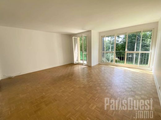 Apartment / Etagenwohnung in Ville-d'Avray, Hauts-de-Seine