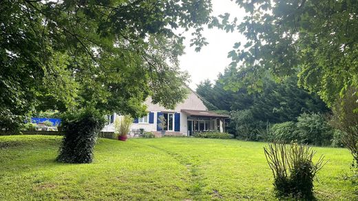 منزل ﻓﻲ Bois-le-Roi, Seine-et-Marne