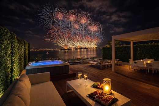 Apartment / Etagenwohnung in Cannes, Alpes-Maritimes