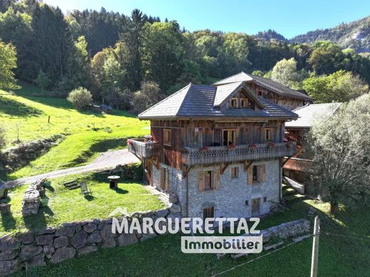 منزل ﻓﻲ Châtillon-sur-Cluses, Haute-Savoie